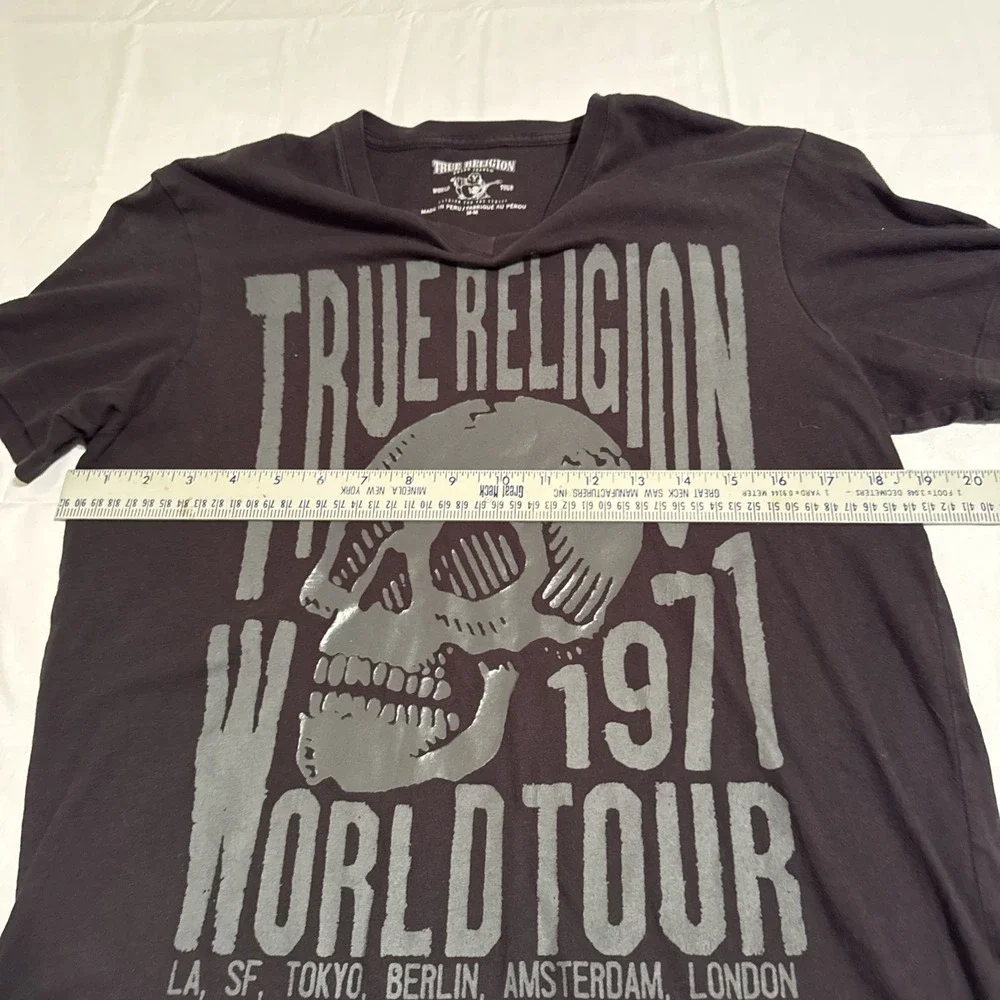 SHIRT TRUE RELIGION MENS MEDIUM Black GRAY VNECK SKULL‎ Short Sleeve Graphic T-